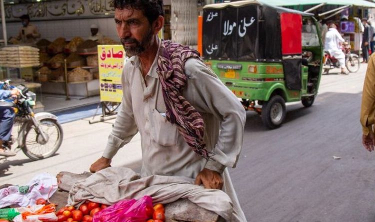 Pakistan stops salaries, pensions as economic crisis worsens