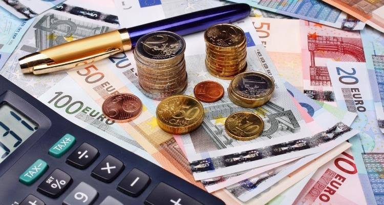 Macron promises €2 billion in tax cuts for French middle class